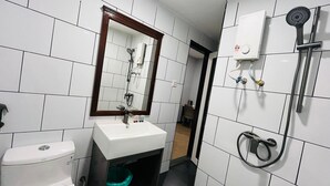双人房或双床房 | 浴室 | 免费洗浴用品、毛巾、肥皂、洗发水