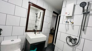 Kamer, 1 twee- of 2 eenpersoonsbedden | Badkamer