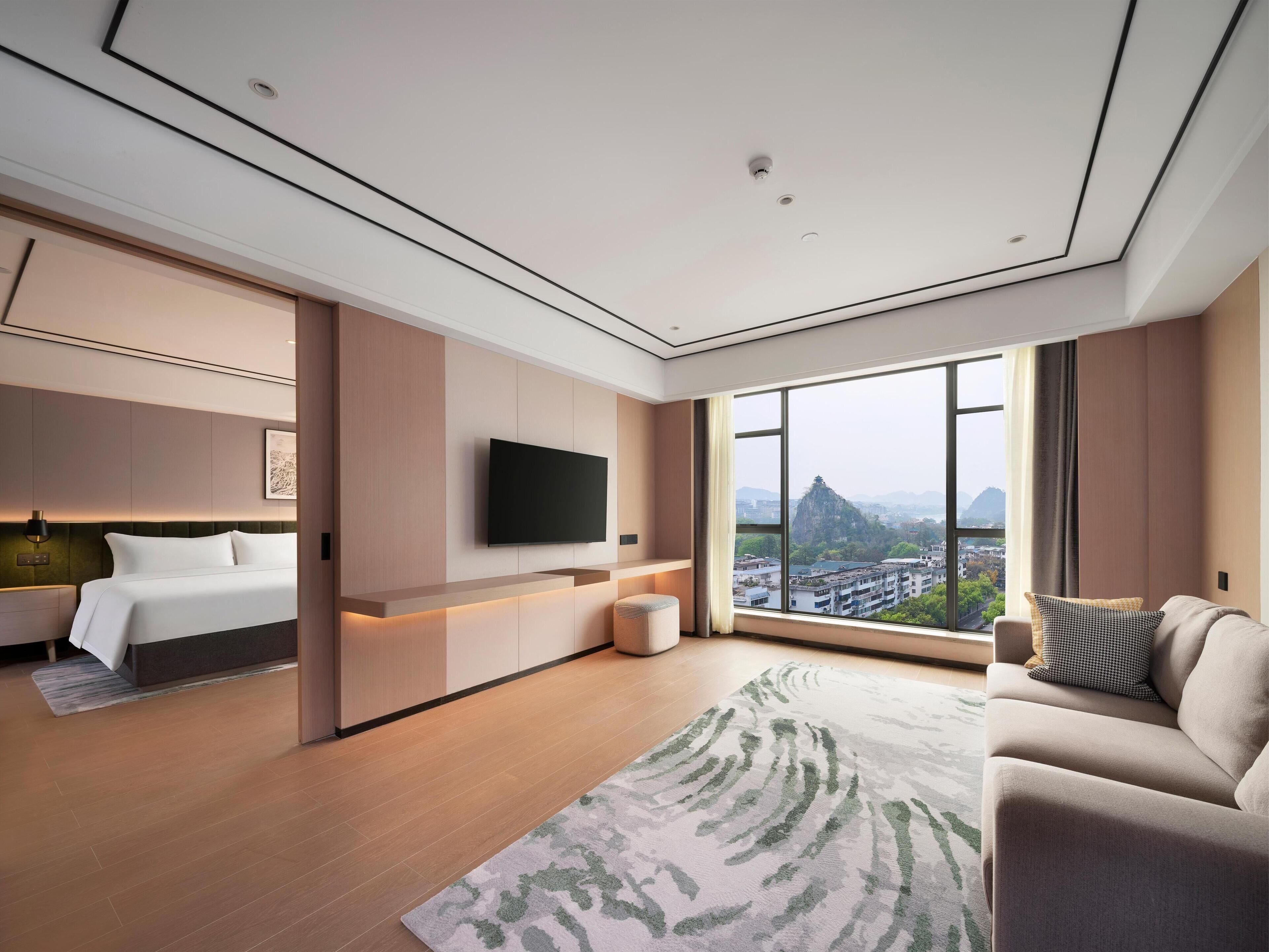 Deluxe Suite, 1 King Bed | Living area