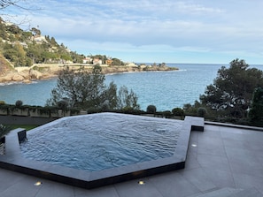 Pool - Luxe 3-bedroom apartment on sea front in Cap-d'Ail with AC / Private pool (Cap-d'Ail)