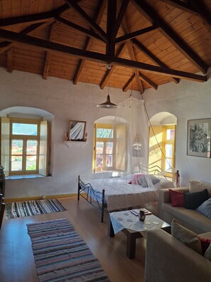 Smart TV, DVD player, books, video library - At the foot of the red cliff. (Leonidion, Kynourias)