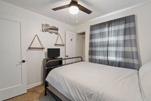 Iron/ironing board, free WiFi, bed sheets