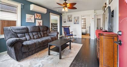 Serendipity Cottage near Clark College—cozy, charming, and perfectly located. Enjoy a full kitchen, comfortable living spaces, and large yard for your fur family for year-round comfort. Ideal for curious travelers who want to be close to everything.