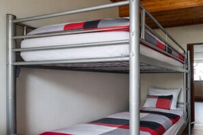 2 habitaciones, cuna de viaje, wifi y ropa de cama 