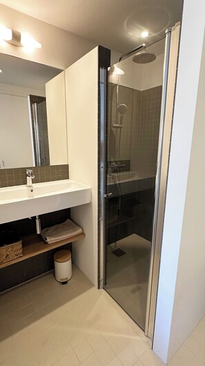 Bathroom - Vrbo Property (Amsterdam)