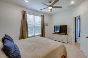 Room - Beach, Eats, Shops! Sunny Stay in our New 3BR Townhome in Peaceful Palm Coast FL (Palm Coast)