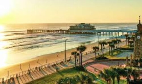 Beach, Eats, Shops! Sunny Stay in our New 3BR Townhome in Peaceful Palm Coast FL