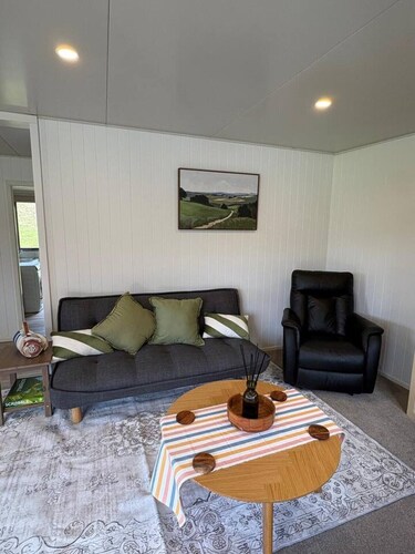 Alpaca Farm Retreat - Peaceful Rural Escape