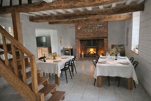 Dining - Vrbo Property (Saint-Martin-le-Gaillard)