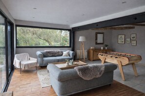 Living area - Vrbo Property (Saint-Martin-le-Gaillard)