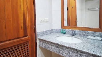 デラックス ルーム キングベッド 1 台 禁煙 | バスルーム