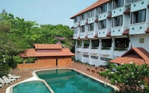 Quadruple Room, Pool View | Pool - Lanna Oriental Maejo (Sansai)