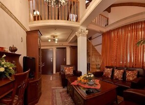 Dúplex superior, vista a la ciudad | Interior