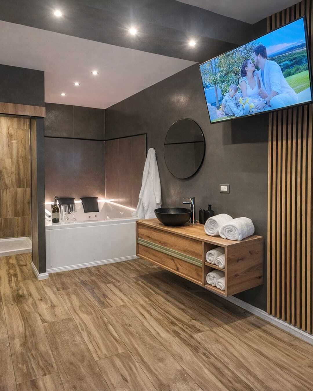 Jetted bath, hair dryer, bidet, towels
