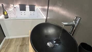 Jetted bath, hair dryer, bidet, towels
