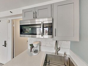 Private kitchen - 20th Floor Studio with Ocean View (Honolulu)