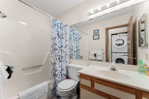 Condo, 1 Queen Bed with Sofa bed, Balcony (Little Treehouse on the Lake) | Bathroom - Little Treehouse on the Lake (Branson)