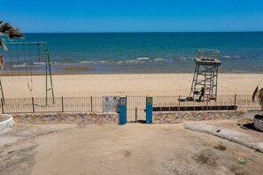 On the beach - Condo 2 | Beachfront | Steps to Malecon | Sleeps 10 (San Felipe)