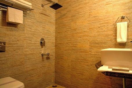 Deluxe Double Room | Bathroom | Shower, rainfall showerhead, slippers, towels. Hotel Jupter Manali Near Hadimba Temple