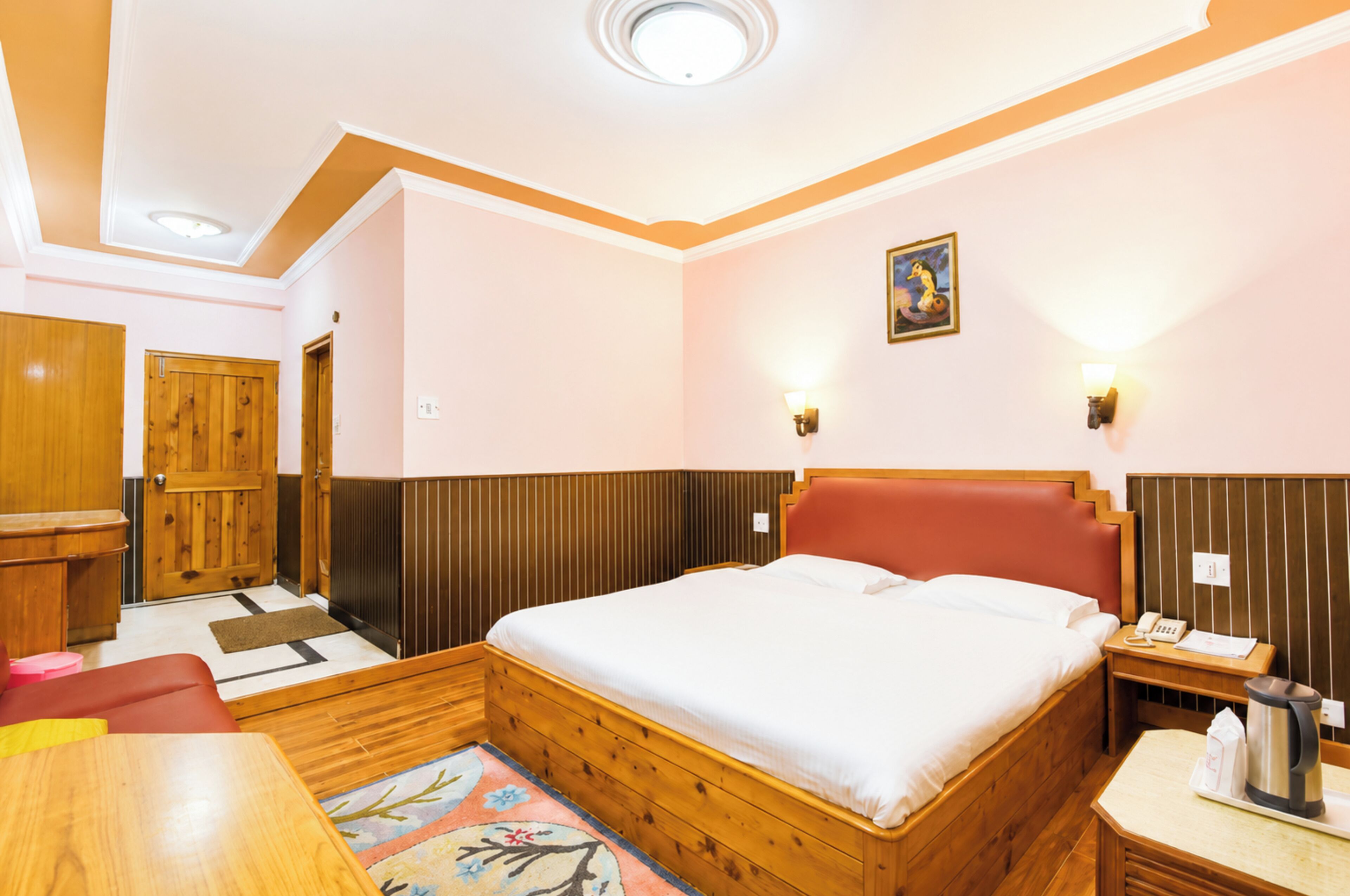 Hypo-allergenic bedding, desk, soundproofing, free WiFi