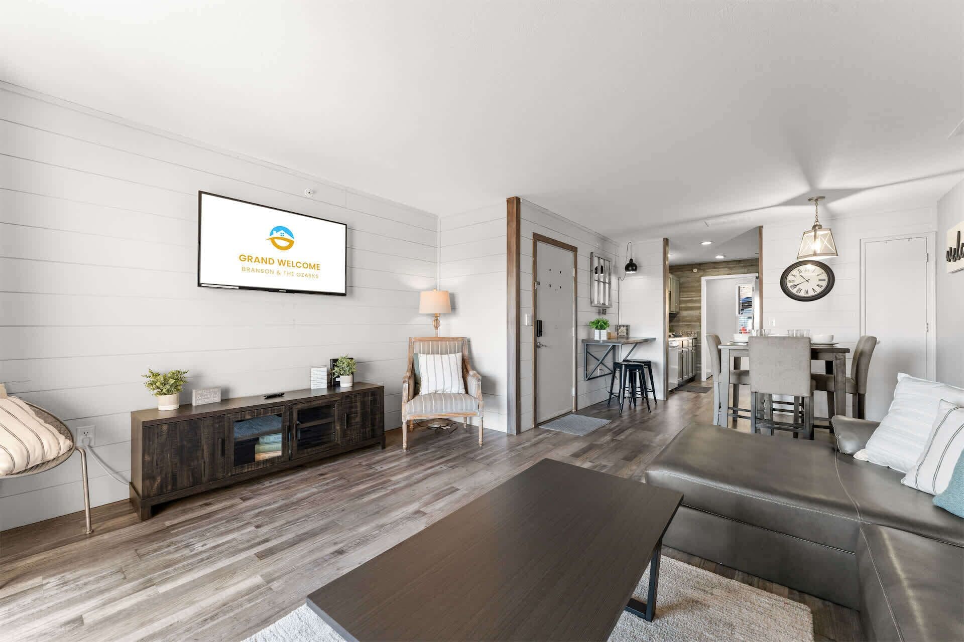 公寓客房, 多張床, 可使用泳池, 山景 (Branson Heights Retreat) | 起居區