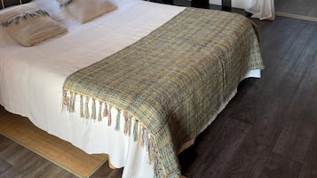 WiFi, bed sheets