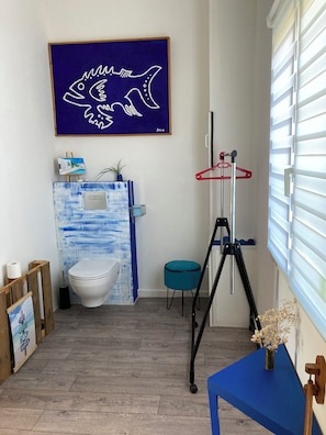 Bathroom - Bedroom and bathroom (Gragnague)