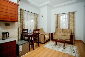 Luxury Double Room, Mountain View | Private kitchen