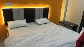 Quarto casal luxo, sacada, vista para a cidade