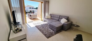 Living area - Vila Rosal standing Ocean view, close to the magnificent Praia São Rafael (Albufeira)