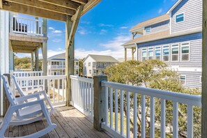 Property grounds - A Topsail Fairytale - Ocean Views, Dog Friendly and Just a Hop-Skip to the (Surf City)