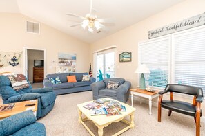 Smart TV - Sunsets and Sand- 4BR, Dog Friendly, Ocean Views (N. Topsail Beach)