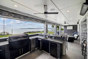 Coffee/tea maker, fridge, microwave, oven - Luxury Chesapeake Bayfront Home w/ Private Beach (Lusby)