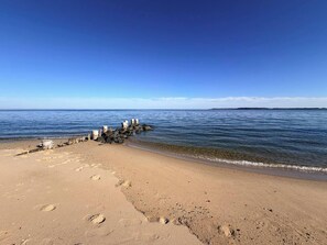 On the beach - Luxury Chesapeake Bayfront Home w/ Private Beach (Lusby)