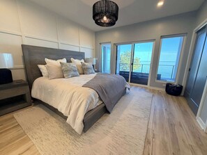 3 bedrooms, desk, iron/ironing board, free WiFi - Luxury Chesapeake Bayfront Home w/ Private Beach (Lusby)