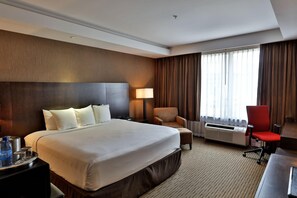 Room - Edmonton Hotel & Convention Center (Edmonton)