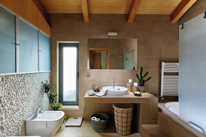 Shower, hair dryer, towels, toilet paper - Villa Vollard  | 5 Bedrooms with Private Pool Jacuzzi and Panoramic Sea View (Heraklion)