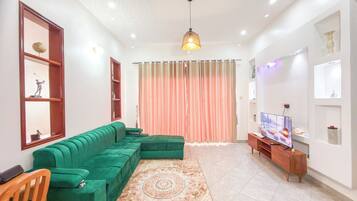 Apartment, Balcony, Garden View | Living area