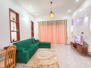 Apartment, Balkon, Gartenblick | Wohnbereich