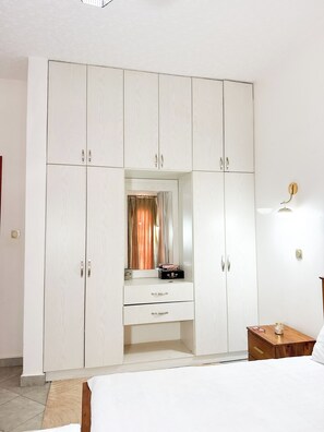 Apartment, Balkon, Gartenblick