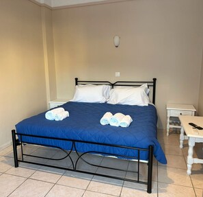 1 bedroom, bed sheets