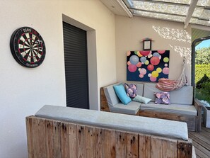 المنطقة المحيطة بالمنشأة