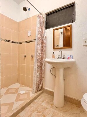 Bathroom - Hotel 305  (Parras de la Fuente)