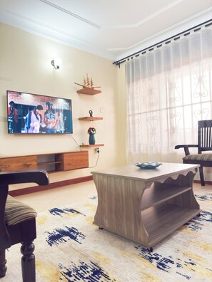 Apartamento, balcón, vistas a la ciudad | Interior