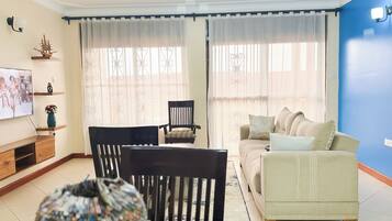 Apartament, balcó, vistes a la ciutat | Sala d'estar