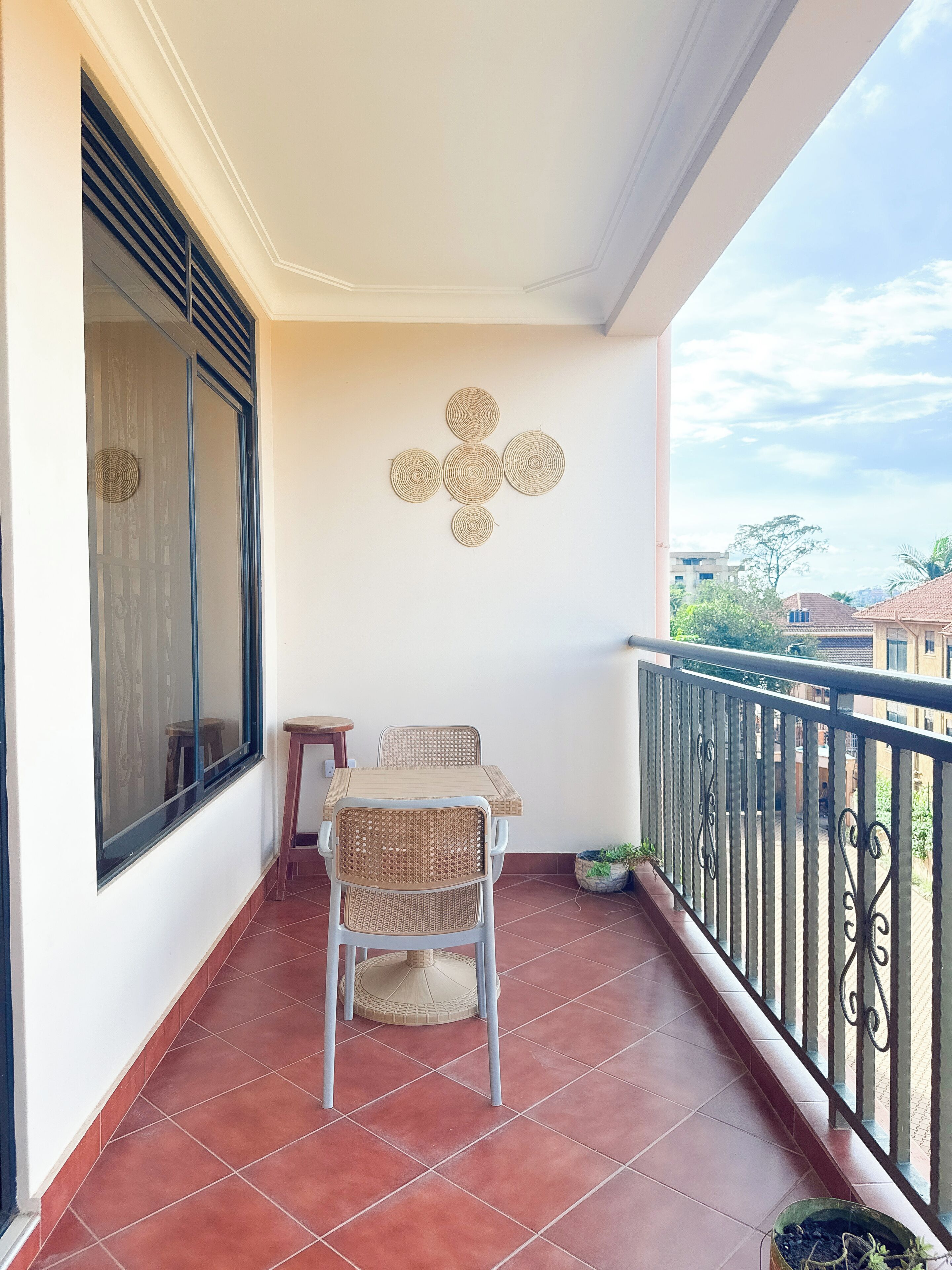 Departamento, balcón, vista a la ciudad | Restaurante al aire libre