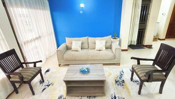 Apartment, Balcony, City View | Living area