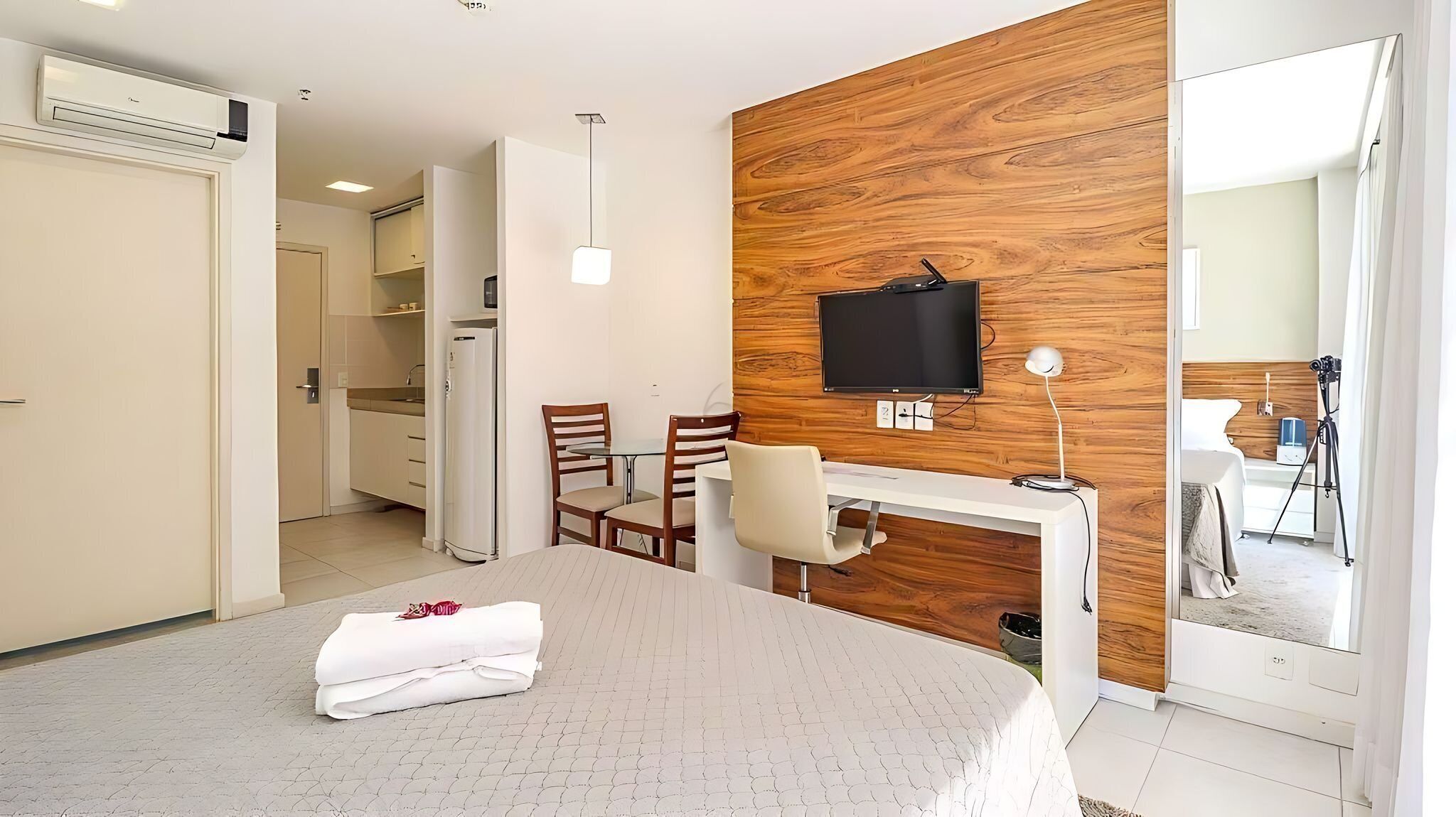 Suite | Blackout curtains, iron/ironing board, free WiFi