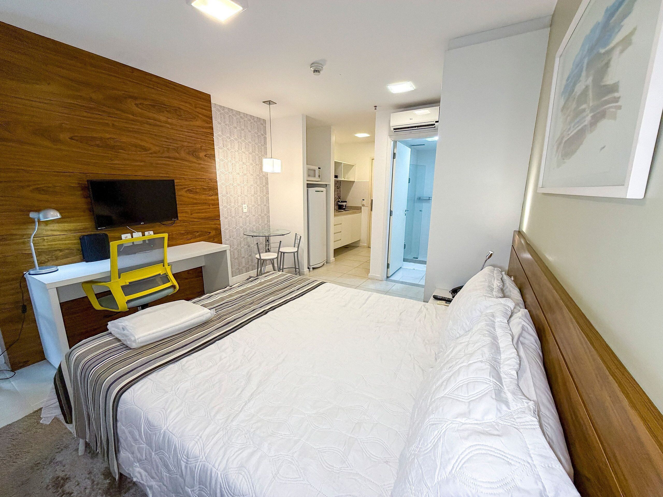 Suite empresarial | Cortinas blackout, tabla de planchar con plancha y wifi gratis 