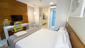 Suíte empresarial | Cortinas blackout, ferros/tábuas de passar roupa, Wi-Fi de cortesia